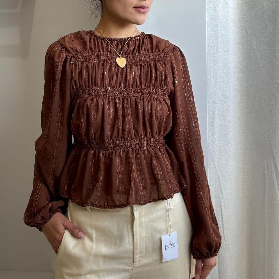 Blusa mangas largas de tul y brillos