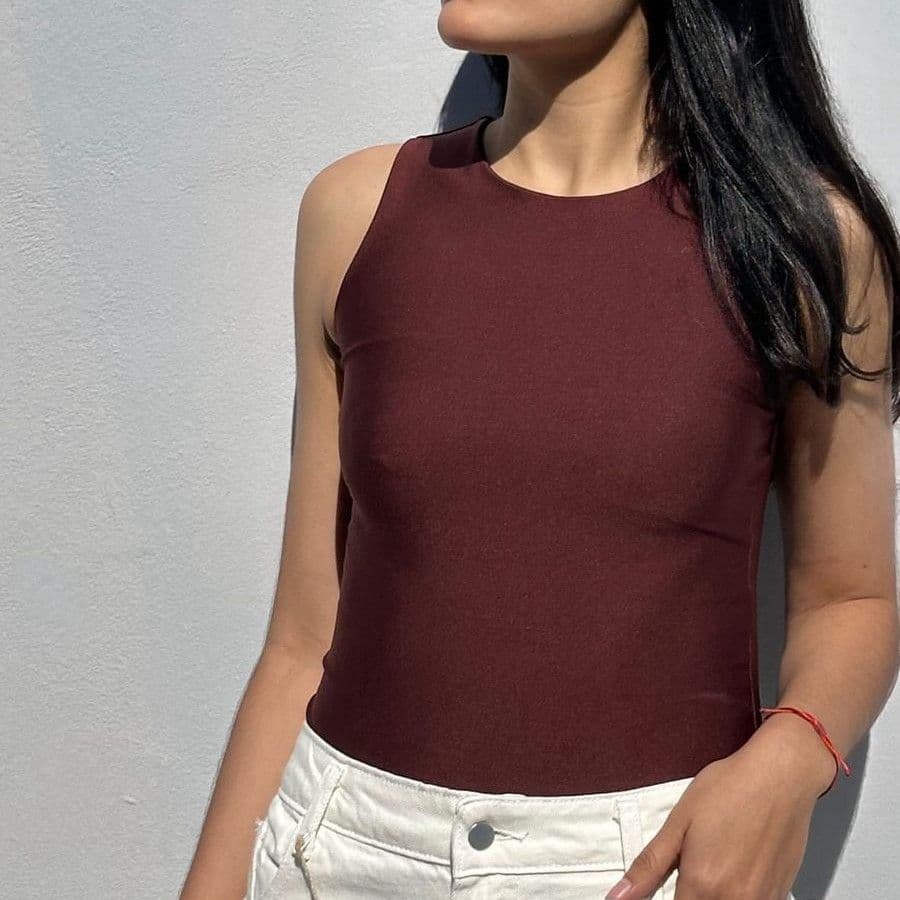 Body musculosa cuello redondo